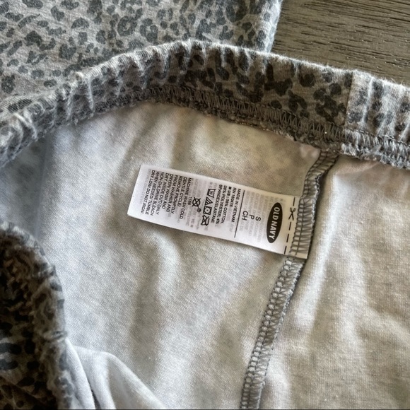 Old navy leopard leggings - Picture 3 of 3